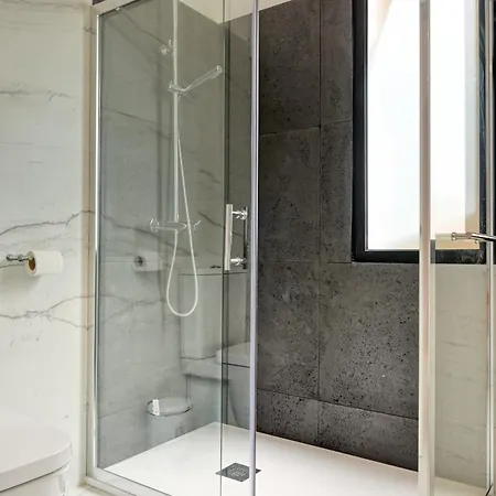 Beco Santa Emilia 1c, A In Madeira *